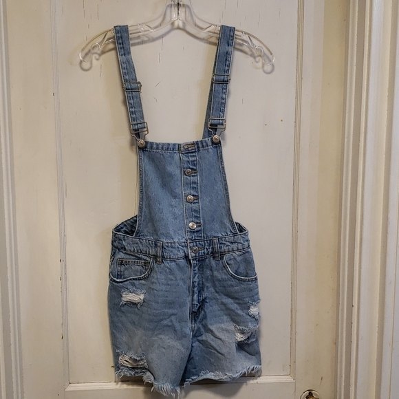 Forever 21 Distressed Denim Apron Overalls Shorts Meduim - Picture 2 of 7
